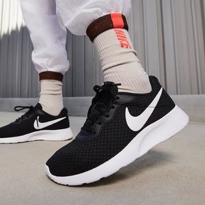 Nike Tanjun Size 6